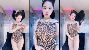 Gái xinh mặc áo báo đốm sexy khiêu dâm