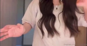 Bé Thỏ cute lộ body cực phẩm khi cởi đồ mê hết hồn