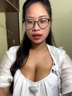 Cặp môi em Sugar này mà chơi kiểu 69 thì phê hết sảy